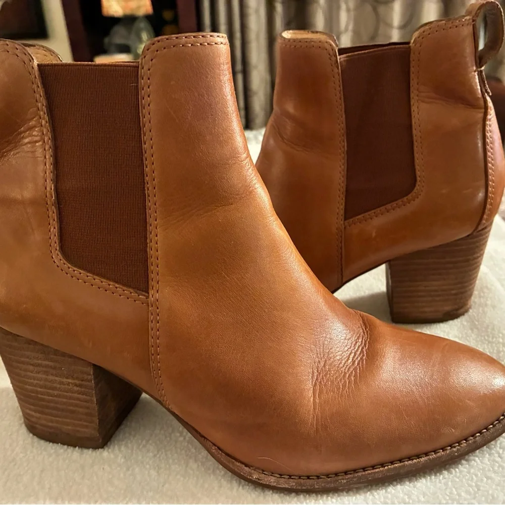 Madewell “The Regan Boot” Leather Chelsea Ankle Pull-On Minimalist Capsule 8.5